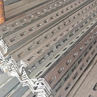 Scaffalatura pre-galvanizzata ad angolo a fessura di supporto per la trave del canale 30 mm-100 mm