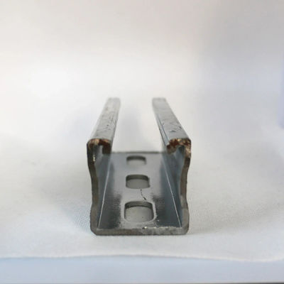 SS400 massiccio a fessura con strumento di trazione solido galv unistrut per la costruzione